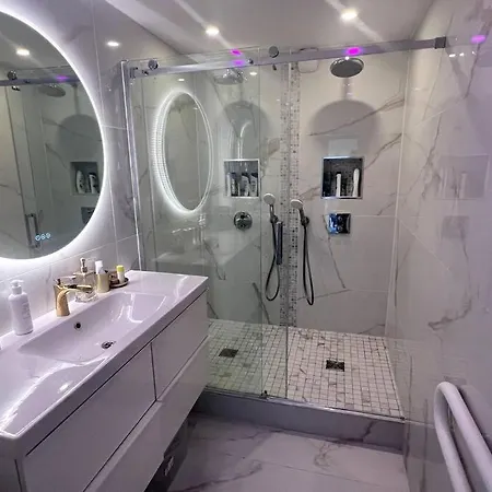 Flat 13 Apartament