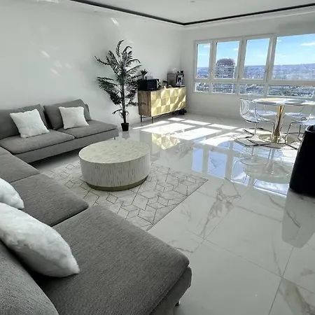 With Amazing View Of + Parking Appartamento *