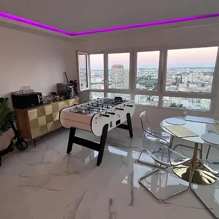 Appartamento With Amazing View Of + Parking Parigi